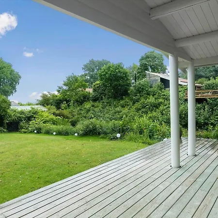 בית נופש 1582-dronningmolle-hulerodvej-33 *